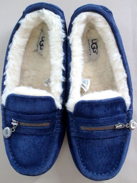 UGGアグのモカシン