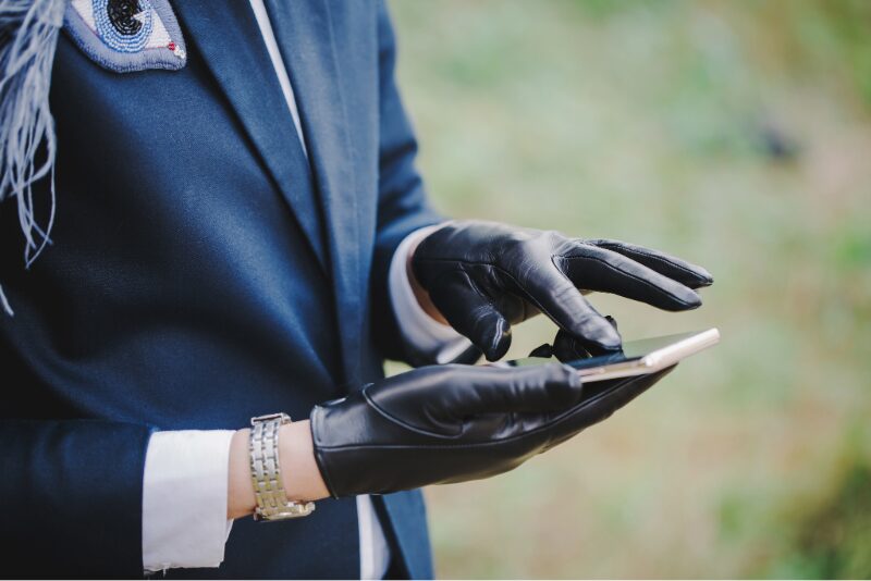 上品な革の手袋