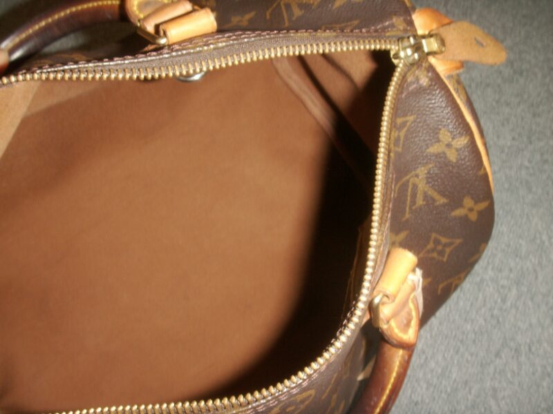 ルイヴィトンのバッグのカビを除去