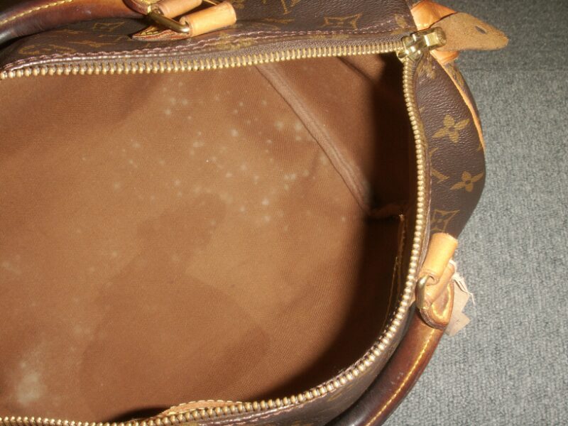 ルイヴィトンのバッグのカビ